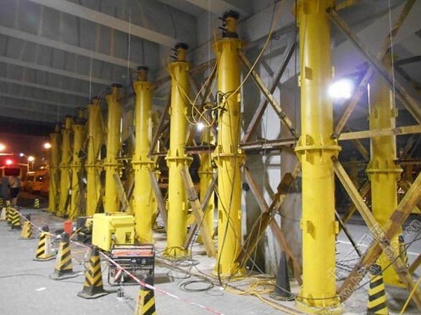 双作用液压千斤顶用于桥梁顶升维修